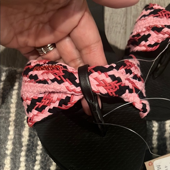 Havaianas Pink and Black Sandals with Minimalist Design size 11/12 - Picture 4 of 6